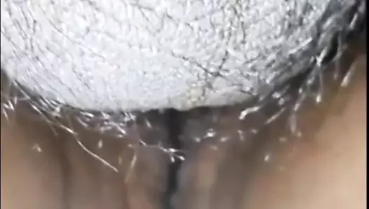 Yangzi, amcığım patronum tarafından yalanıyor ve onu sikiyor patronum amımı prezervatifle sikiyor