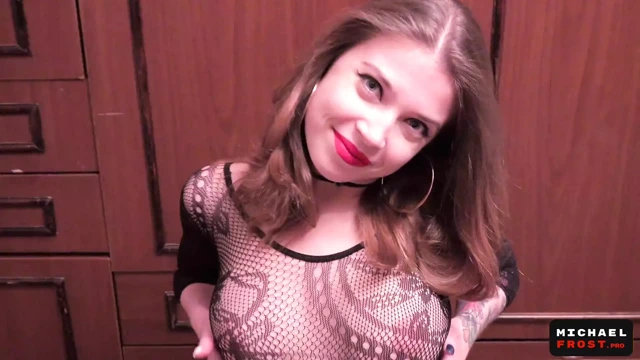 Amatör ev yapımı yarım yamalak oral seks itibaren genç Rus eş ile büyük doğal memeler