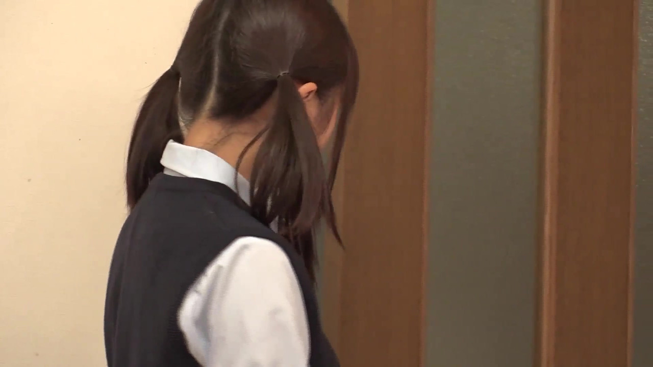 My stepbrother was Jerking off in VR. I got horny as I saw his cock getting bigger...Real sex with my stepbrother!-2