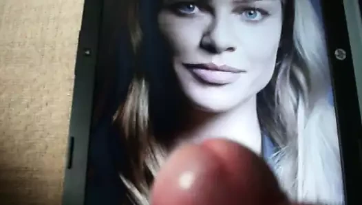 lauren almancaya saygı duruşu