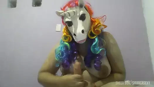 Lezzetli göğüslerimin emilmesini seviyorum!