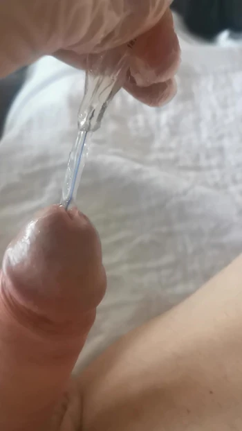 Играю с моим катетером и членом 2