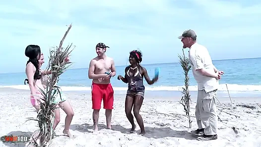 Max Casanova: Plajda konfor meydan okuması ve Nicky Wayne ve Max ile ormanda seks