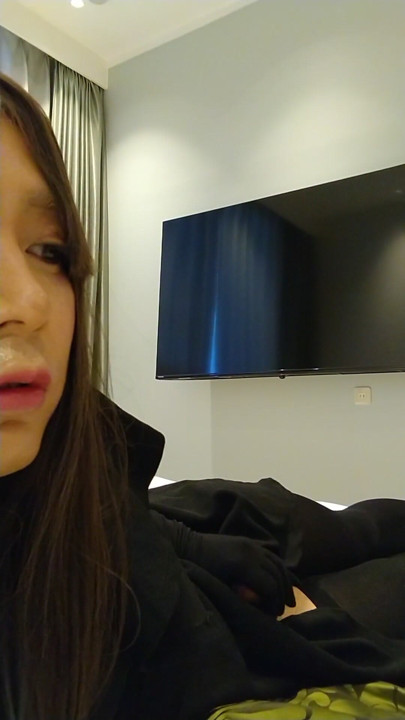 Asyalı crossdresser meme ucunu mastürbasyon yapıyor | Clip 1