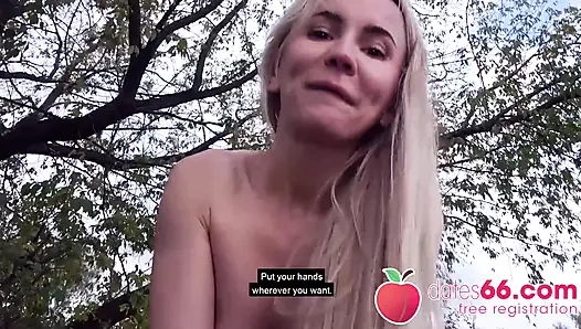 Riskli halka açık seks. Sarışın genç kız