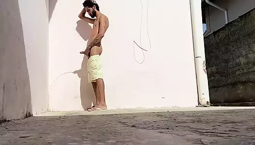 Arabeputo - komşunun duvarına işedi