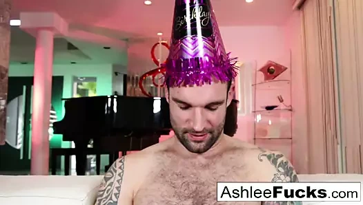 Cupcake teslimatçı kız striptizci ile karıştırılıyor