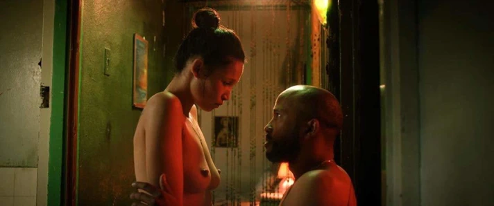 Monique rockçı çıplak sahne nommer 37'de scandalplanet.com