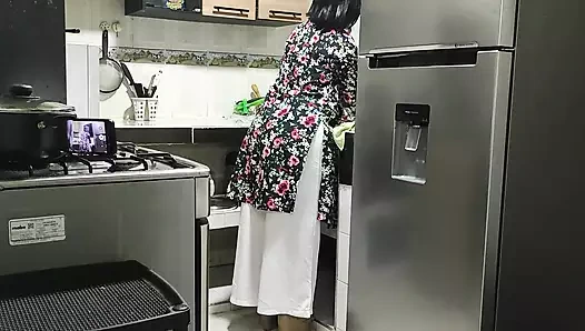 Üvey anneme sadakatsiz olmak için oynuyorum umarım kimse bilmiyor