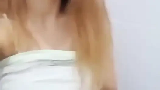 Pinay tatmin olmak için kendini parmaklıyor