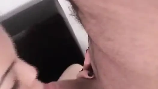 Almanya'dan bu sevimli amatör bebek yüzüne ve göğüslerine boşalmak için sabırsızlanıyor