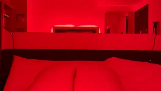 İri güzel kadın dildoya biniyor