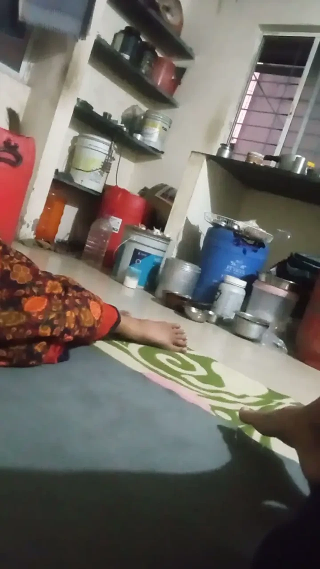Evde bir kadın görünce sik kalkması