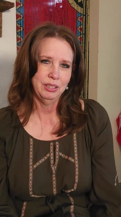 Сногсшибательный момент из "Сексуальная зрелая милфа-создательница обманывает своего мужа и получает текущий кримпай от ее молодого"