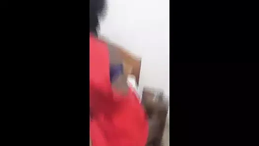 Kız arkadaşım sikişmek için çok sıcak .. soyunmak için zaman yok