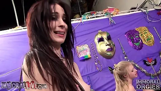 Veronica Avluv'un mardi gras fışkırtmalı grup seks partisi