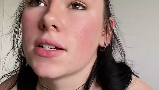 İngiliz genç kız yağlanıp şaplak atarken 31 talimatıyla edepsizce konuşuyor