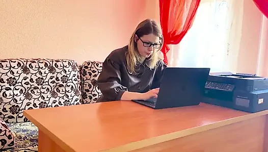 Ofis motivasyonu: ayakla pantolonu ov ve yüze oturma