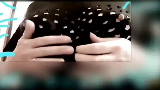 Le scollature indecenti di mia moglie