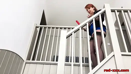Merdivenlerde vantuzlu dildo!