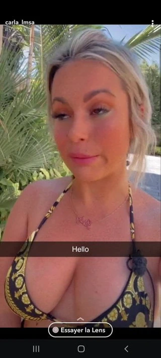 Carla moreau en maillot de bain