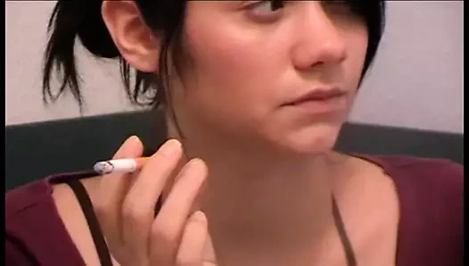 Lea amatör fetiş sigara içme pov