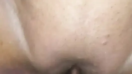 Hintli kadın sert sikişiyor ve ağzına boşalıyor