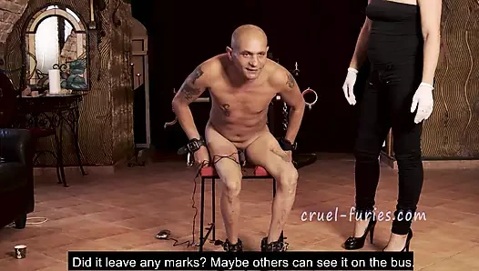 Sıcak sarışın metres gets ona köle kelepçeli