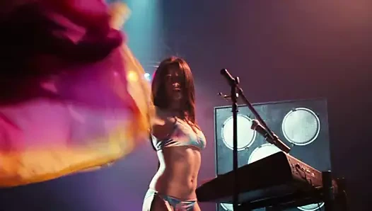 Noureen dewulf - "geri dönüşler" 02