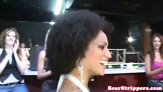 bekarlığa veda partisi verir striptizci kafa