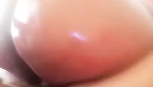 Komşularımın en iyi arkadaşının şişman bir kıçı var.