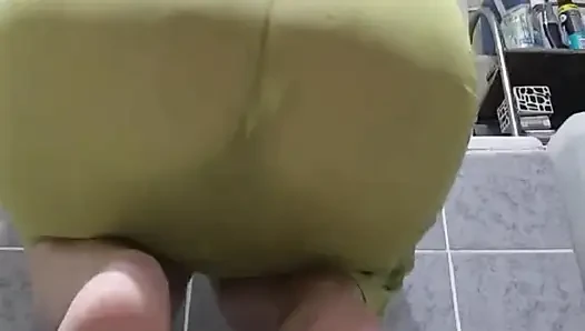Azgın büyük götlü bebek twerk yapıyor