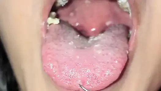 Giantess, küçük erkekler bu sabah kahvaltım