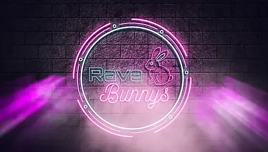 Khloe Kapri'nin büyük sarışın rave lasers'in altında sikiliyor!