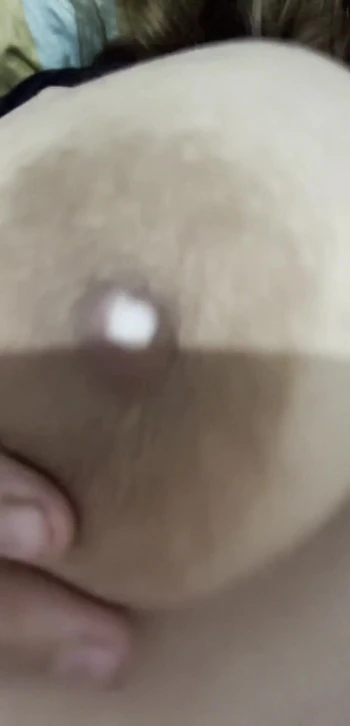 Обязательный для просмотра момент из "Он подпрыгнул мои большие сиськи, полные грудного молока"