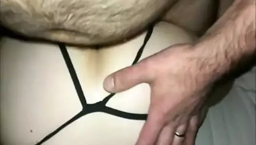 Laura adore se faire enculer et avaler le jus