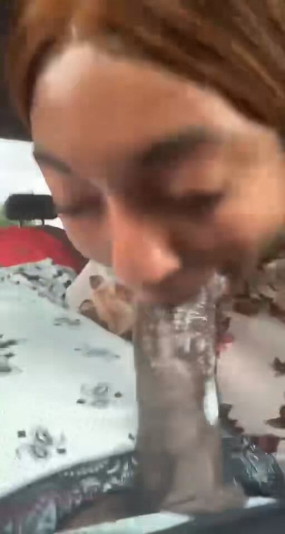 Sonra beni alıyor, böylece sikini emebilirim - şimdi abone ol