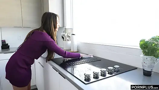 Emlakçı sürtük komisyon almak için yarağa biniyor