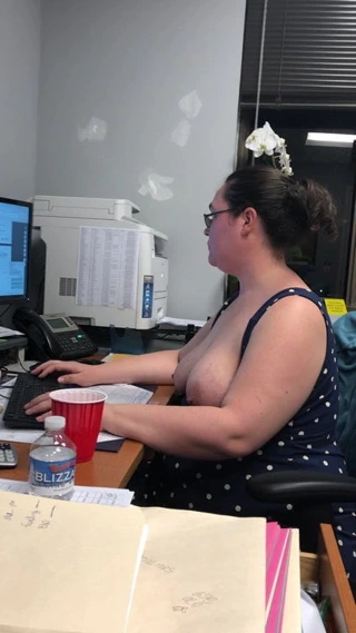 Göğüsler iş başında