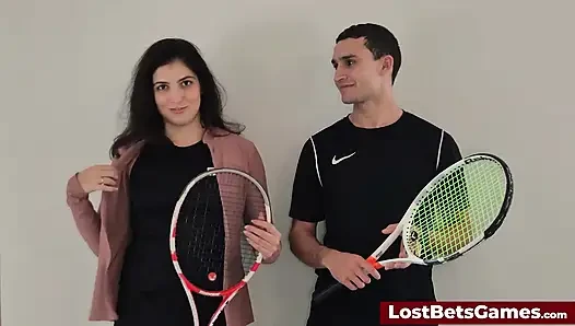 Rafaela ve Igor striptiz tenisi maçını dışarıda yapıyor