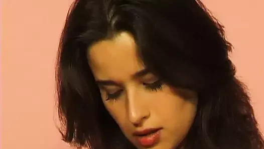 Ben michaela, amı tıraşlı esmer bir kamera kızıyım ve bugün bir seks oyuncağının tadını çıkarmak istiyorum