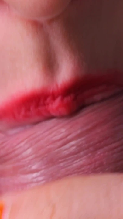 Незабываемый момент из "Шаловливый язык и член. Экстремальный асмр крупным планом"