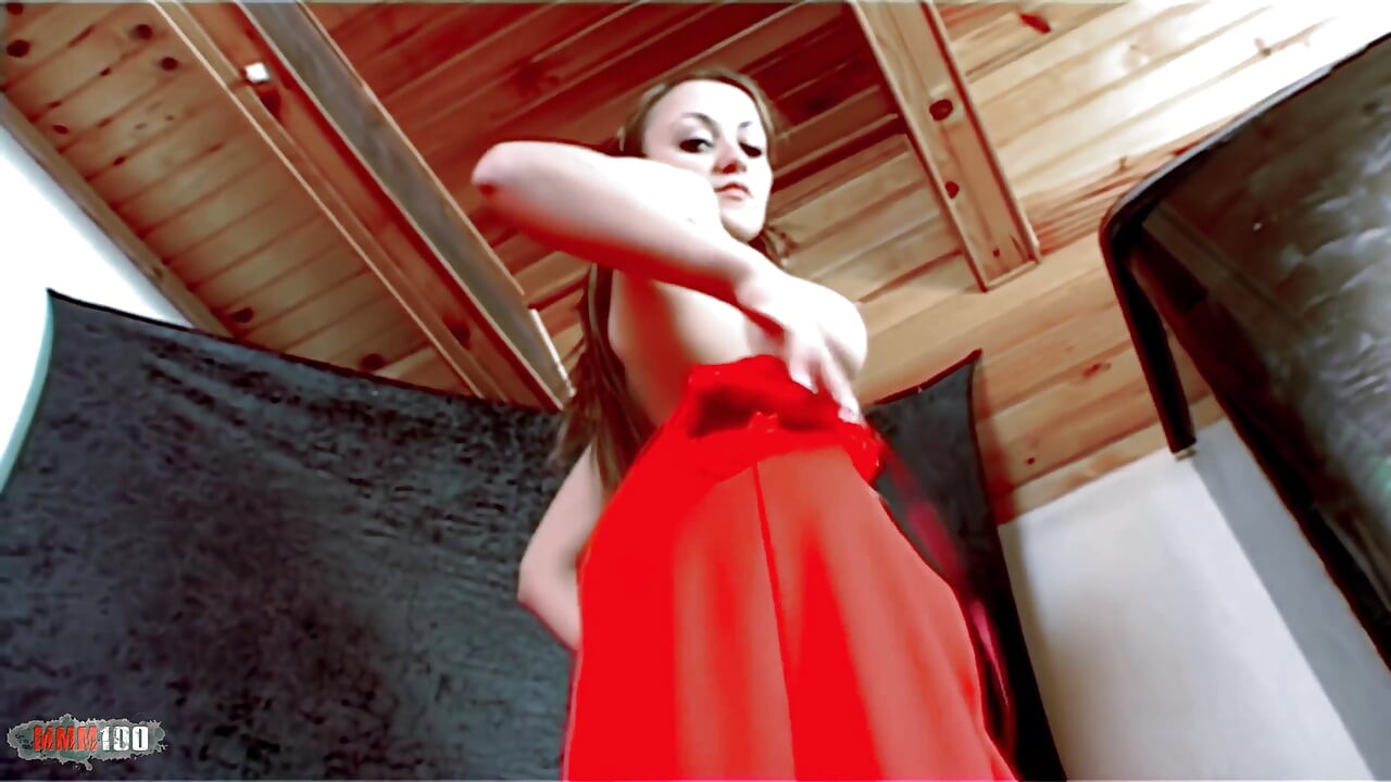 Krystal Wallas: ateşli seksi hatun inanılmaz amcığıyla oynuyor
