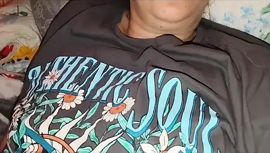 Evli kadın yapay penisle mastürbasyon yaparken yakalandı ve kocası tarafından sikiliyor! İki yarakla fantezi ve hoşuma gitti. Amına boşalma bölüm 1