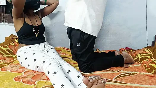 Hintli Ateşli Evli Kadın Ev Yapımı Amcık Yalama Göğüslerini Sakso Çekiyor