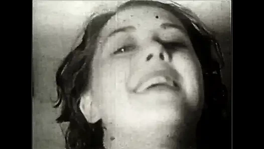 Üstten Görünüm: Bulutlardaki Erotizm - 4K olarak restore edildi