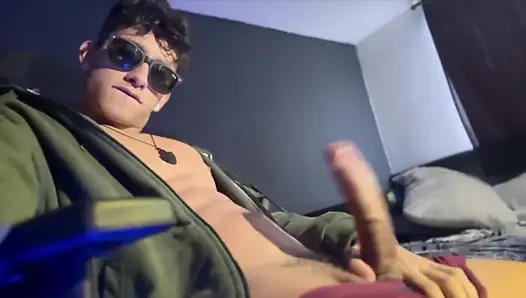 Hetero masturbates live and drips milk