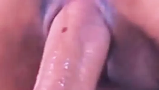 Büyük indirmenin tamamını alana kadar kesintisiz zıplıyor.