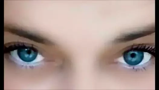 Alexa büyük memeler uygulama nedir kız