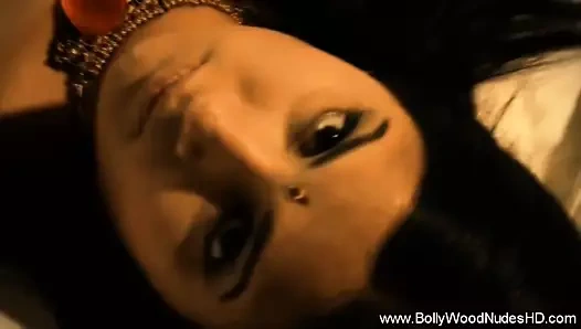 Güzel vücudu sergileniyor